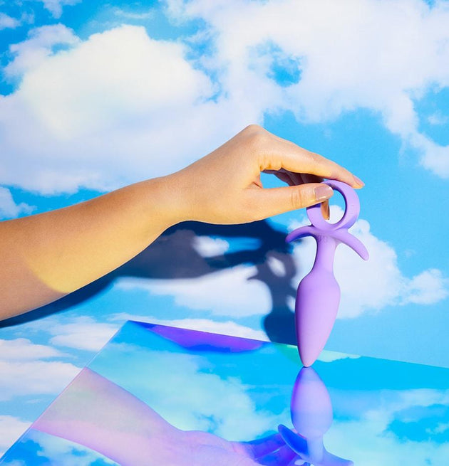 Shimmy vibrating butt plug